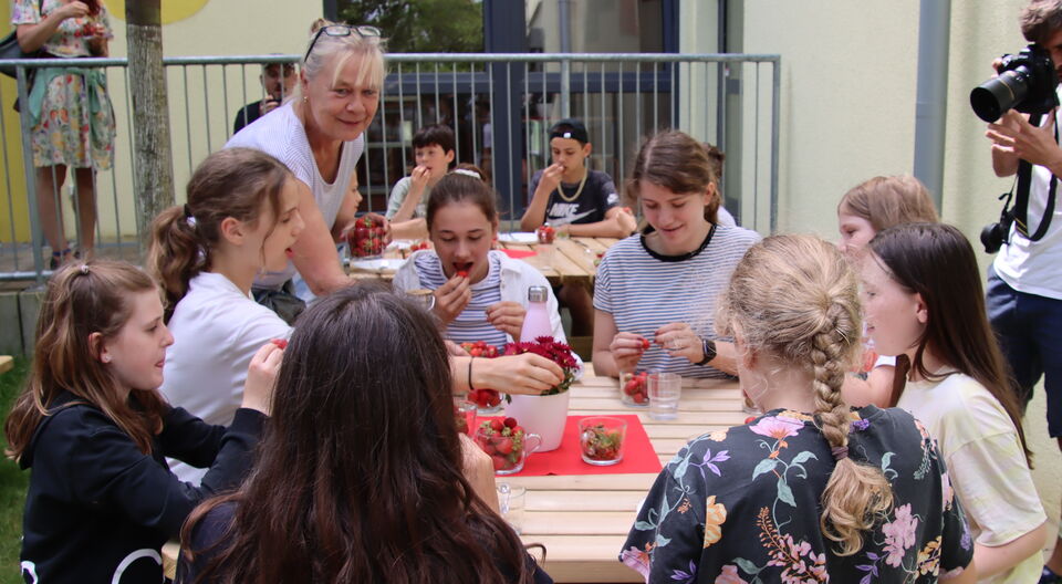 Kostenloses Mittagessen in allen Bildungseinrichtungen gefordert
